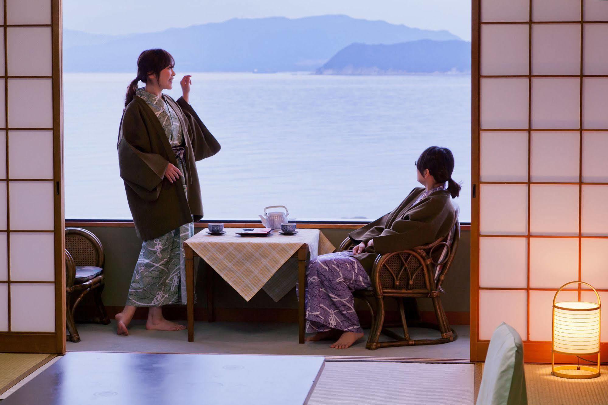 Wakayama Kada Onsen Kada Kaigetsu Hotel ภายนอก รูปภาพ