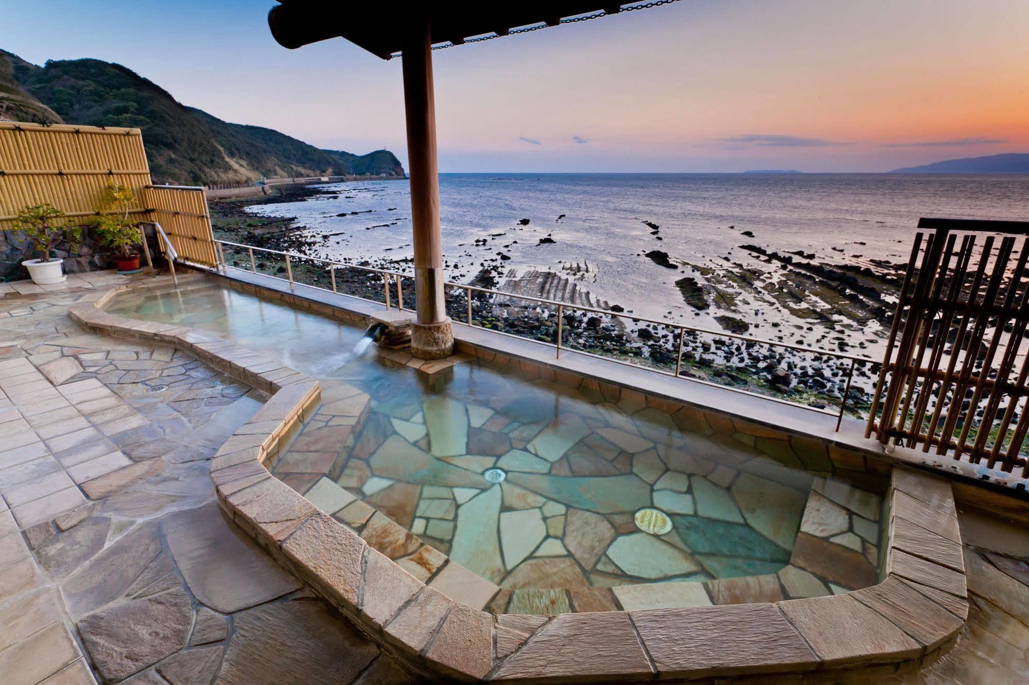 Wakayama Kada Onsen Kada Kaigetsu Hotel ภายนอก รูปภาพ